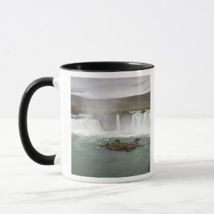 Island. Blick auf den Godafoss-Wasserfall an der Tasse