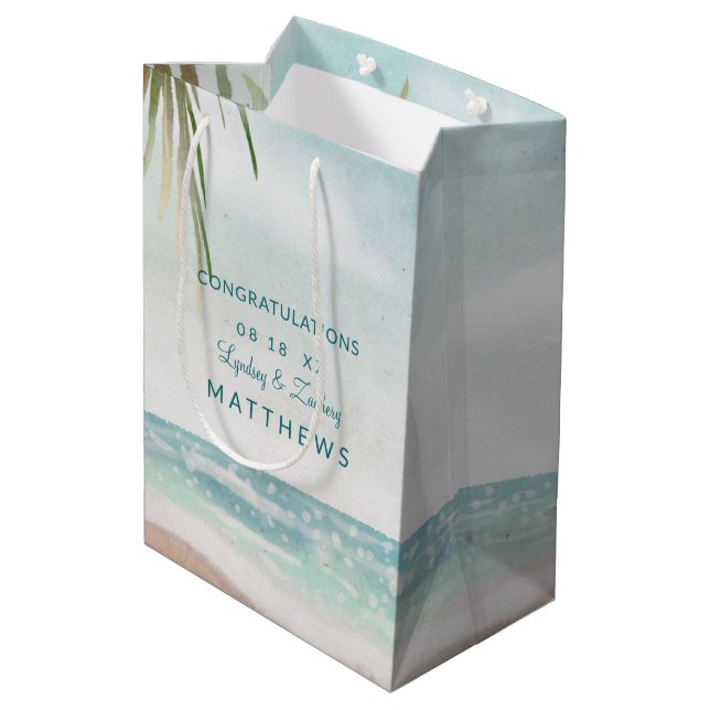 Island Breeze Painted Beach Scene Wedding Mittlere Geschenktüte (Rückseite Schrägansicht)