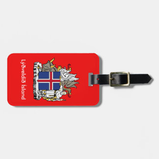 Island-Diplomat, der Gepäckanhänger schaut