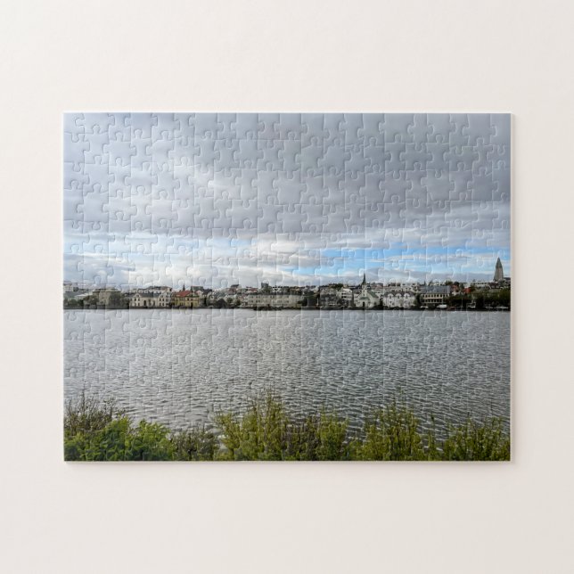 Island Reykjavik Europe Tjornin Seen Landschaft (Horizontal)