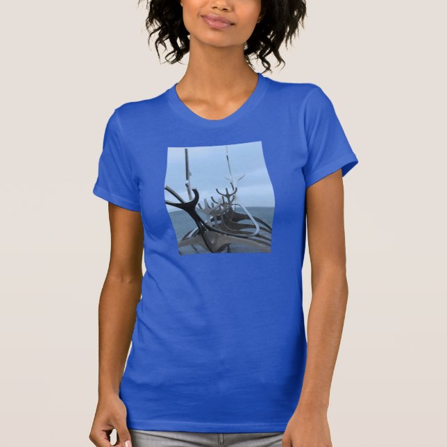 Isländer-Viking-Schiffs-Skulptur T-Shirt (Vorderseite)