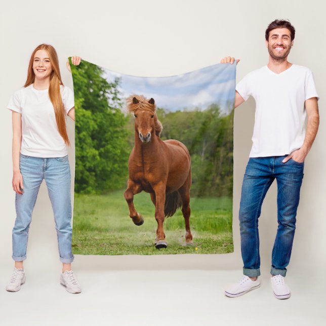 Isländisch Pony bei einem Tölt Funny Foto Horse Li Fleecedecke (Beispiel)