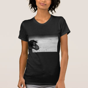 Isländisches Pferd in der Winterwildnis T-Shirt