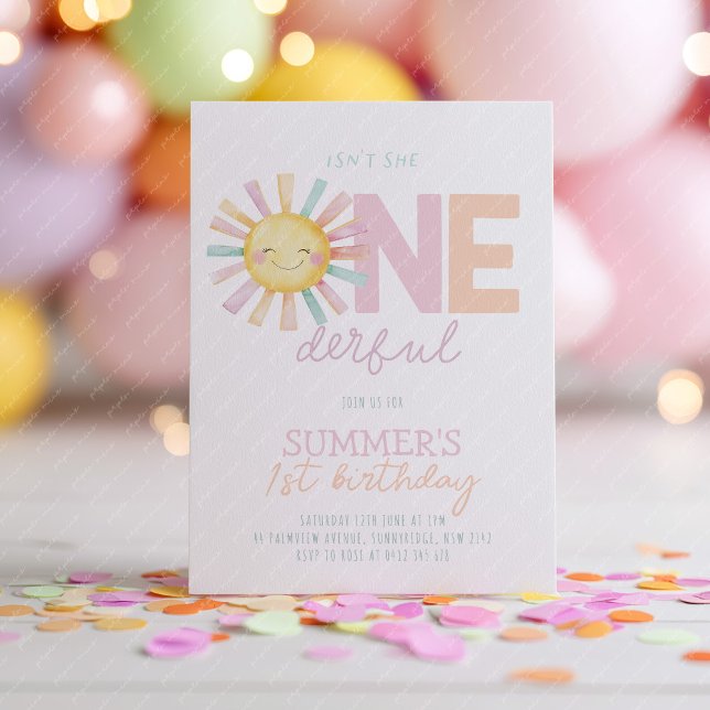 Isn't She Onederful Sun Girl Pastel 1st Birthday Einladung (Isn't she Onederful! Girl's sun 1st birthday invitation in pastel pink, peach and purple. )