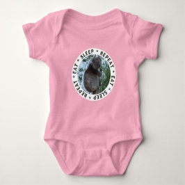 Iss Schlaf Wiederholung Niedlichen Funny Koala in Baby Strampler