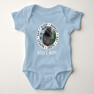 Iss Schlaf Wiederholung Niedlichen Funny Koala in  Baby Strampler