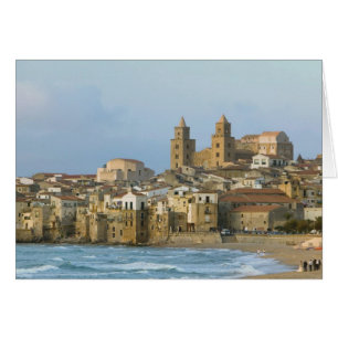 Italie, Sicile, Cefalu, Vue avec Duomo depuis 2