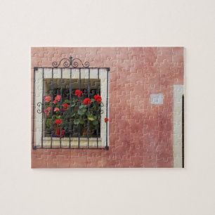 Italien, Asciano, Blumenkästen mit frühlingsfrisch