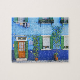 Italien, Burano. Ein farbenfrohes Haus in Burano n