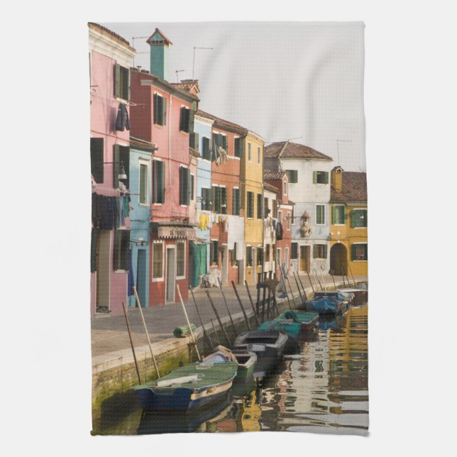 Italien, Burano. Farbige Häuser der Linie a Geschirrtuch (Vertikal)