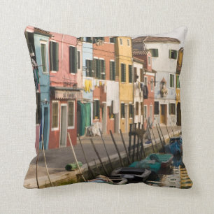 Italien, Burano. Farbige Häuser der Linie a Kissen
