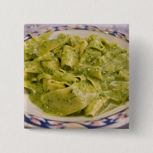 Italien, Camogli. Teigwaren mit Pesto Button