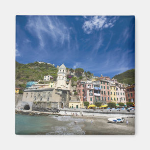 Italien, Cinque Terre, Vernazza, Hafen und Kirche Magnet
