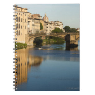 Italien, Florenz, Brücke über dem Arno Notizblock