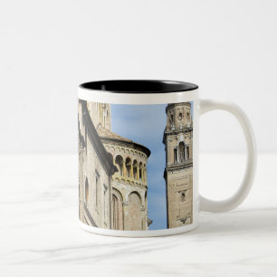 Italien, Parma, Turm der Kirche San Giovanni Zweifarbige Tasse