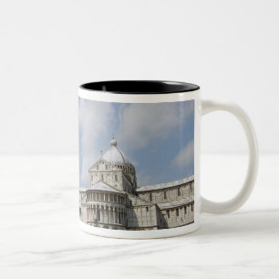 Italien, Pisa. Mietturm von Pisa und Zweifarbige Tasse