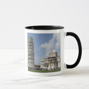 Italien, Pisa. Schiefer Turm von Pisa und Tasse