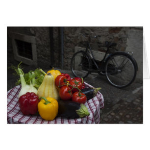 Italien, Provinz Brescia, Gargnano. Tisch mit 2