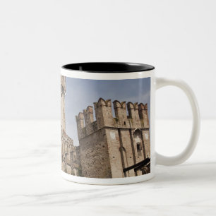 Italien, Provinz Brescia, Sirmione. Castello 2 Zweifarbige Tasse