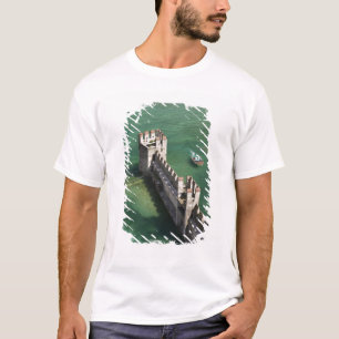 Italien, Provinz Brescia, Sirmione. Castello 3 T-Shirt