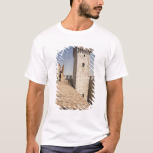 Italien, Provinz Brescia, Sirmione. Castello 4 T-Shirt