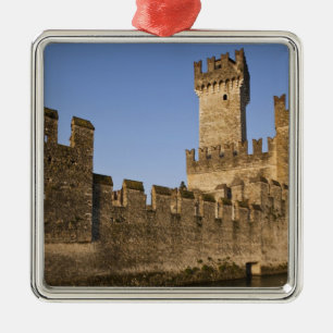 Italien, Provinz Brescia, Sirmione. Castello Silbernes Ornament