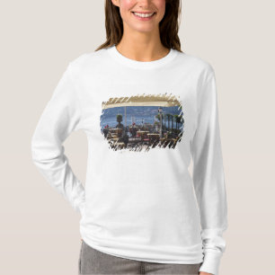 Italien, Provinz Como, Bellagio. Seecafé. T-Shirt