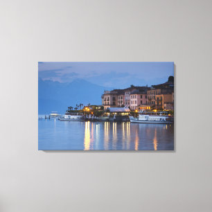 Italien, Provinz Como, Bellagio. Stadtansicht, Leinwanddruck