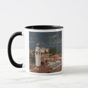 Italien, Provinz Como, Menaggio. Stadtansicht und Tasse