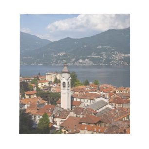Italien, Provinz Como, Menaggio. Stadtblick und Notizblock