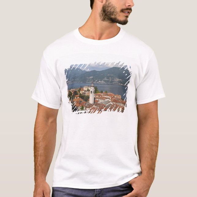Italien, Provinz Como, Menaggio. Stadtblick und T-Shirt (Vorderseite)