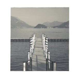 Italien, Provinz Como, Tremezzo. Seebrücke. Notizblock