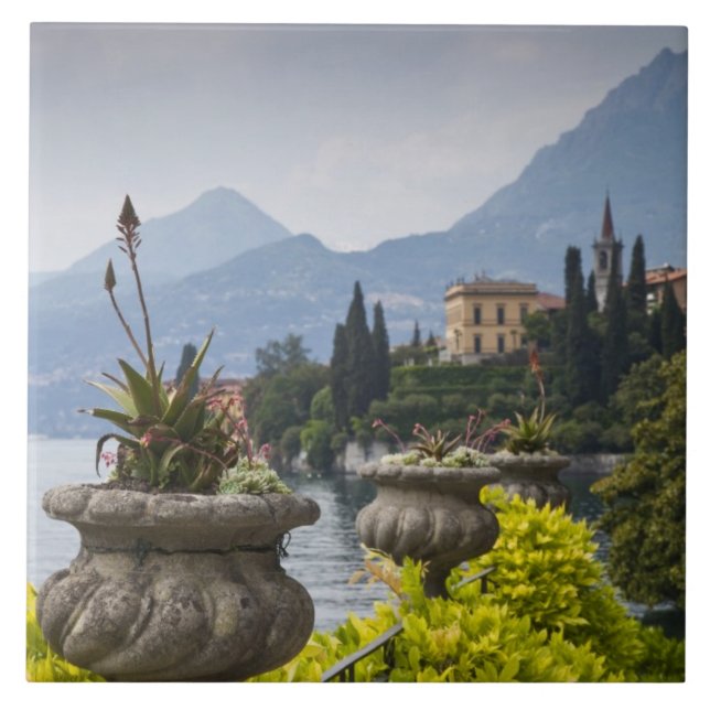 Italien, Provinz Lecco, Varenna. Villa Monastero,  Fliese (Vorderseite)