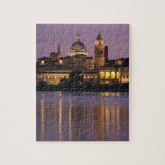 Italien, Provinz Mantua, Mantua. Stadtblick und 2 (Vertikal)