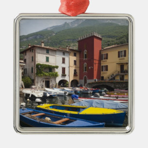 Italien, Provinz Verona, Malcesine. Cassone alt 2 Ornament Aus Metall