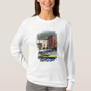 Italien, Provinz Verona, Malcesine. Cassone alt 2 T-Shirt