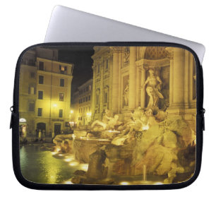 Italien, Rom. Trevi-Brunnen bei Nacht. Laptopschutzhülle