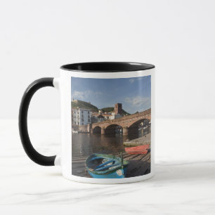Italien, Sardinien, Bosa. Stadtansicht entlang Tem Tasse
