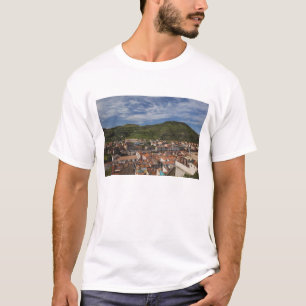 Italien, Sardinien, Bosa. Stadtansicht von Castell T-Shirt