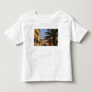Italien, Sardinien, Cagliari. Gebäude und Palmen Kleinkind T-shirt
