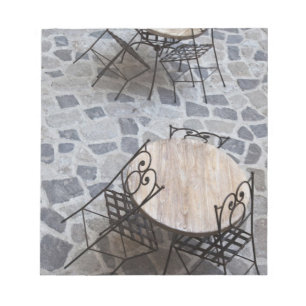 Italien, Sardinien, Castelsardo. Cafetische. Notizblock
