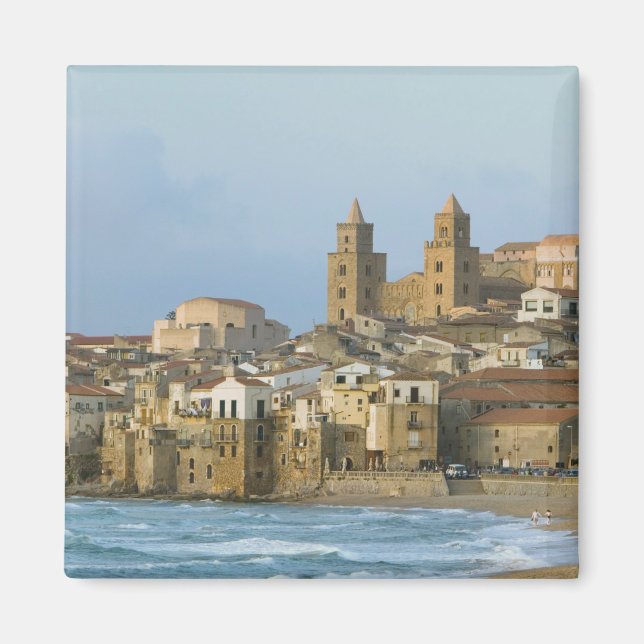 Italien, Sizilien, Cefalu, Aussicht mit Duomo von  Magnet (Vorne)