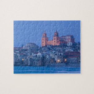 Italien, Sizilien, Cefalù, Blick mit Dom von
