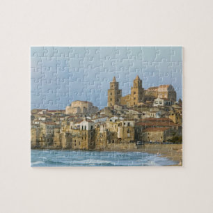 Italien, Sizilien, Cefalu, Blick mit Dom von 2