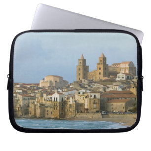 Italien, Sizilien, Cefalu, Blick mit Dom von 2 Laptopschutzhülle
