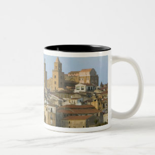 Italien, Sizilien, Cefalu, Blick mit Dom von 2 Zweifarbige Tasse