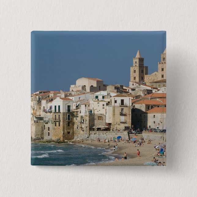 Italien, Sizilien, Cefalu, Stadtanblick mit Duomo  Button (Vorderseite)