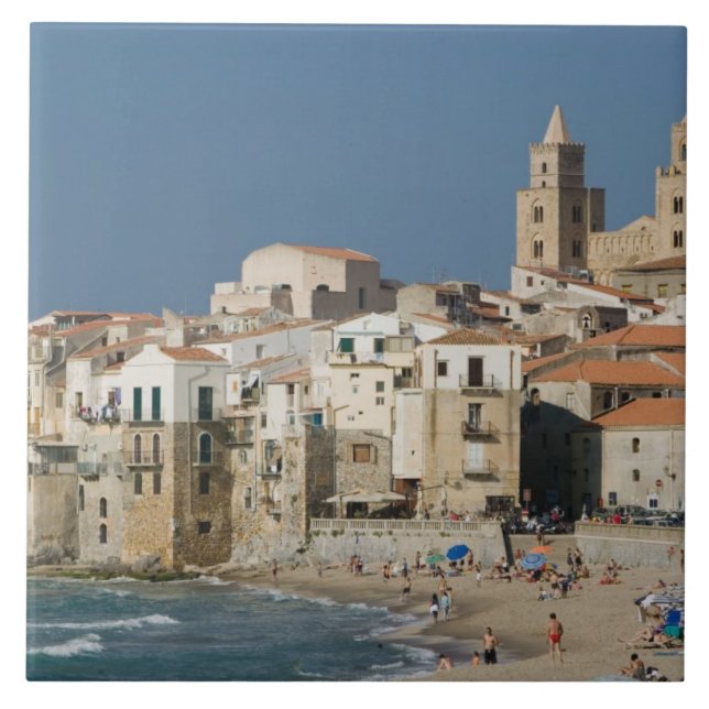 Italien, Sizilien, Cefalu, Stadtanblick mit Duomo  Fliese (Vorderseite)
