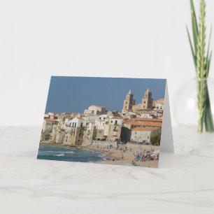 Italien, Sizilien, Cefalu, Stadtanblick mit Duomo  Karte