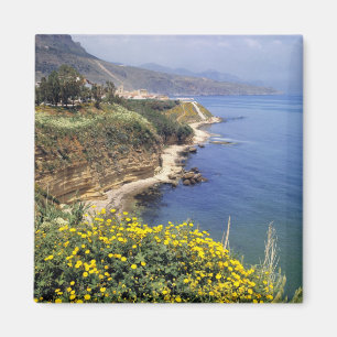 Italien, Sizilien. Die Nordküste Siziliens in Magnet